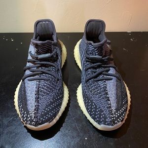 YEEZY BOOST 350 V2 ‘CARBON’ - SZ 5 1/2